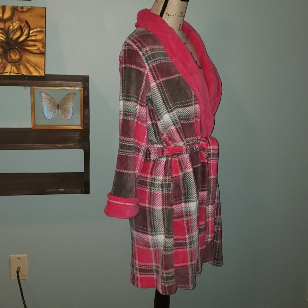 New Ulta Plush Robe - Picture 3 of 8